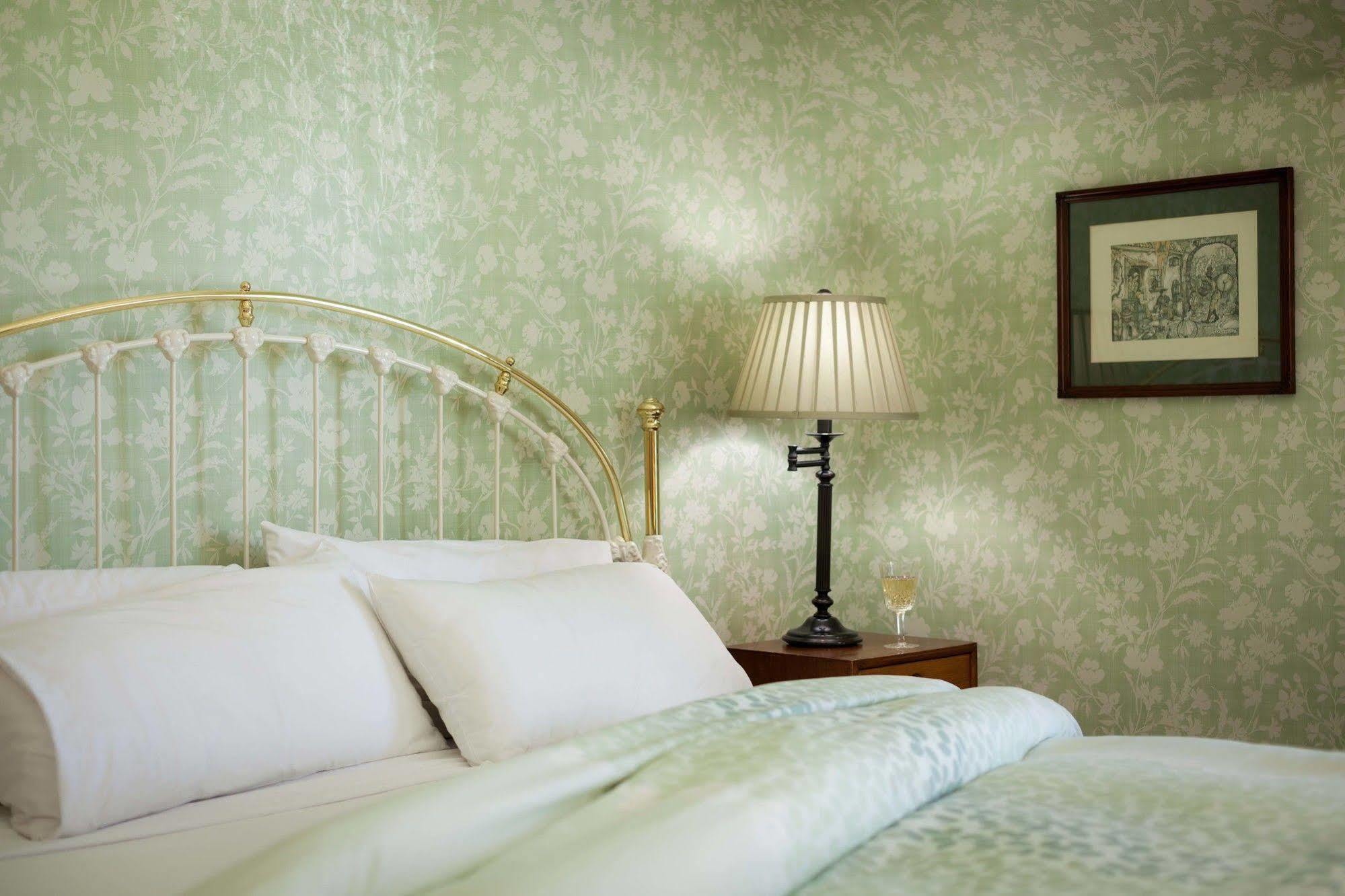 Cheshire Cat Inn & Cottages サンタバーバラ エクステリア 写真
